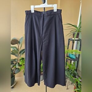 H&M Black Wide-Leg Cropped Trousers Size 10